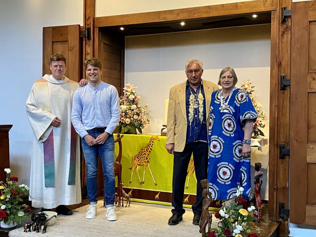 Beim Partnerschaftsgottesdienst in der Pauluskirche Dalum.
Von links: Pastor Thorsten Jacobs mit Sohn Mathis und Jacoba und Walter Schulz.