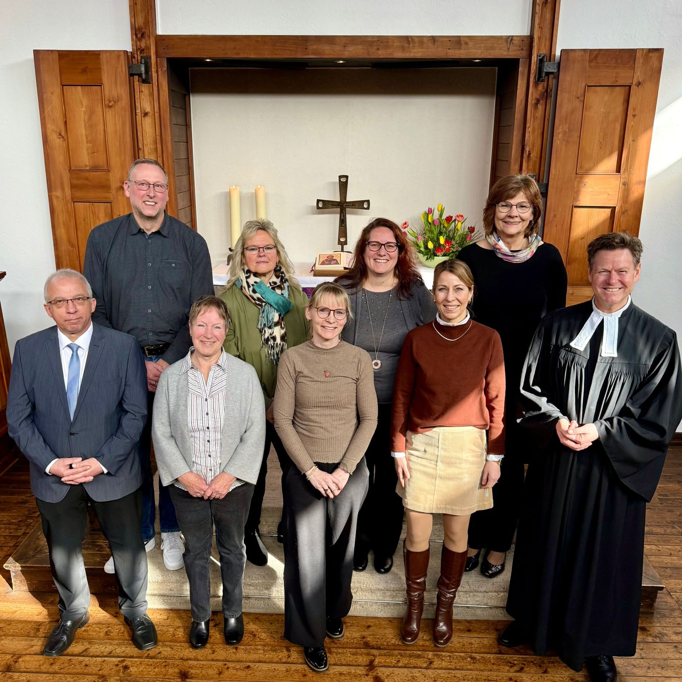 Der aktuelle Kirchenvorstand von links nach rechts: Lothar Schindler, Michael M&uuml;ller (stellv. Vorsitzende), Edeltraut Prange, Kerstin M&ouml;ckel, Jacqueline Radmacher, Susanne F&uuml;hring, Anke Gels, Hermine Veltrup und Pastor Thorsten Jacobs (Vorsitzender)