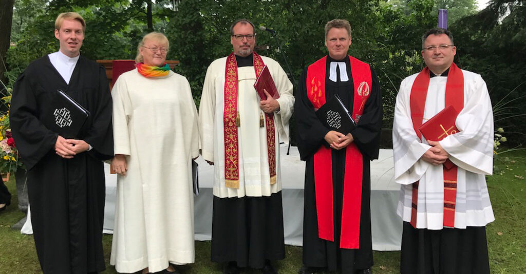 Müssen cornabedingt den traditionellen Ökumenegottesdienst der Geester Kirchengemeinden absagen (von rechts): Pastor Tomasz Burghardt, Pfarrer Thorsten Jacobs, Pfarrer Jürgen Altmeppen, Gemeindereferentin Annegret Marien und Diakon Philip Krieger.